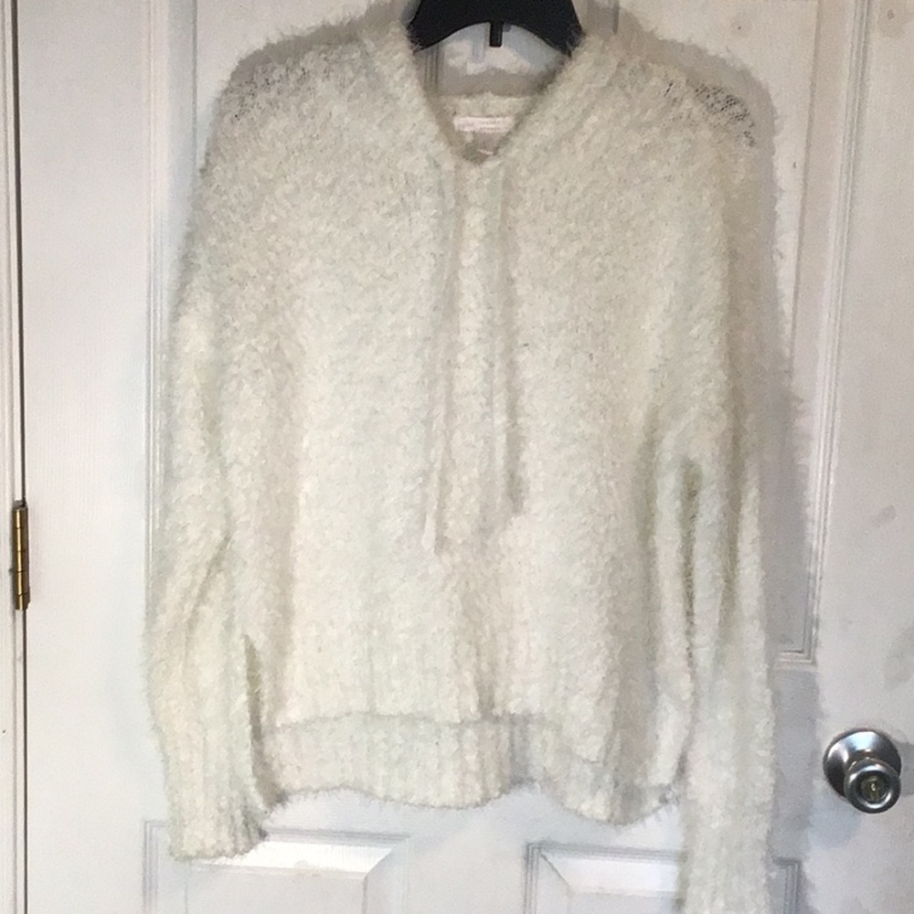 White hoodie sweater.